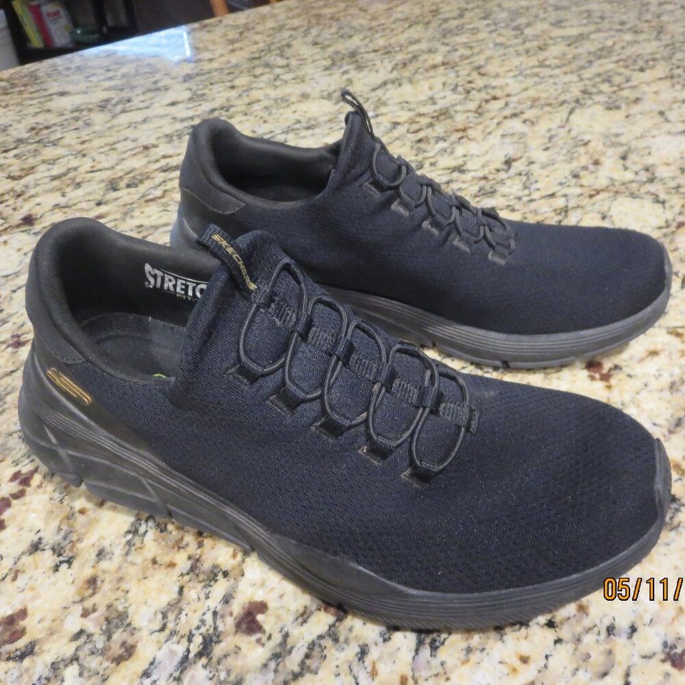 Men's Black  SKECHERS Relaxed Fit Slip on Sneakers Shoes Sz 10 1/2